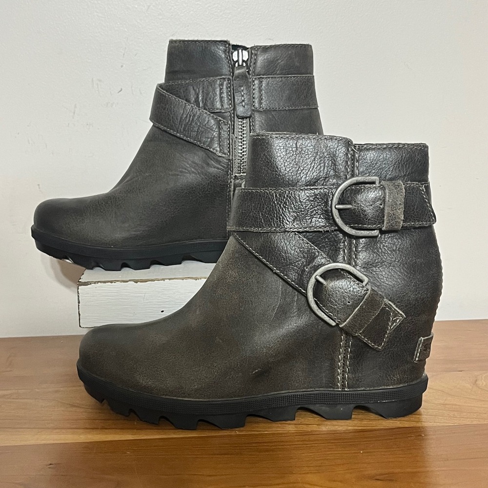 Women's Ankle Wedge Boot with Buckle Straps - Gray